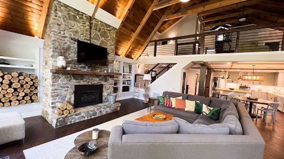 Laurel Fork Ski Chalet | Caddie's Creekside Lodge