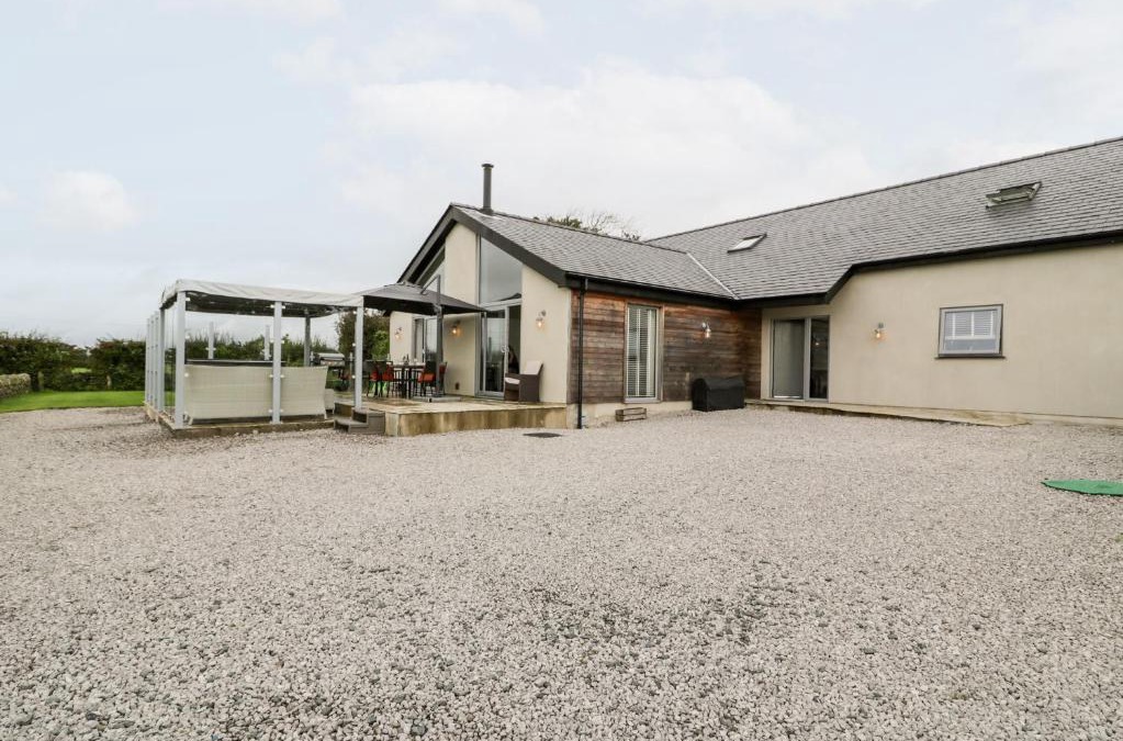 Llanfairpwllgwyngyll House | Cae Sam