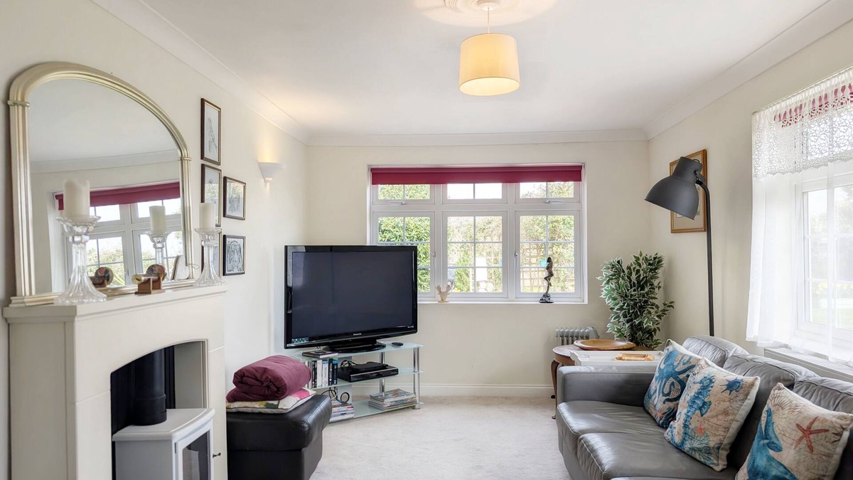 Selsey Cottage | Caedwalla House, Selsey - an annexe that sleeps 4 guests in 2 bedrooms