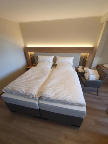 Kyritz Apartment | Cafe Schröder Ferienwohnung