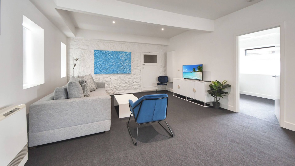 Portland Apartment | Cafes and shops at your front door