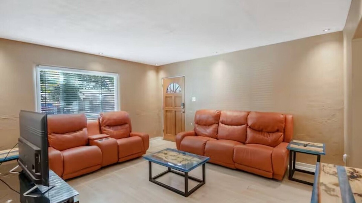 Uptown House | Cagua Uptown Home: Private Room B