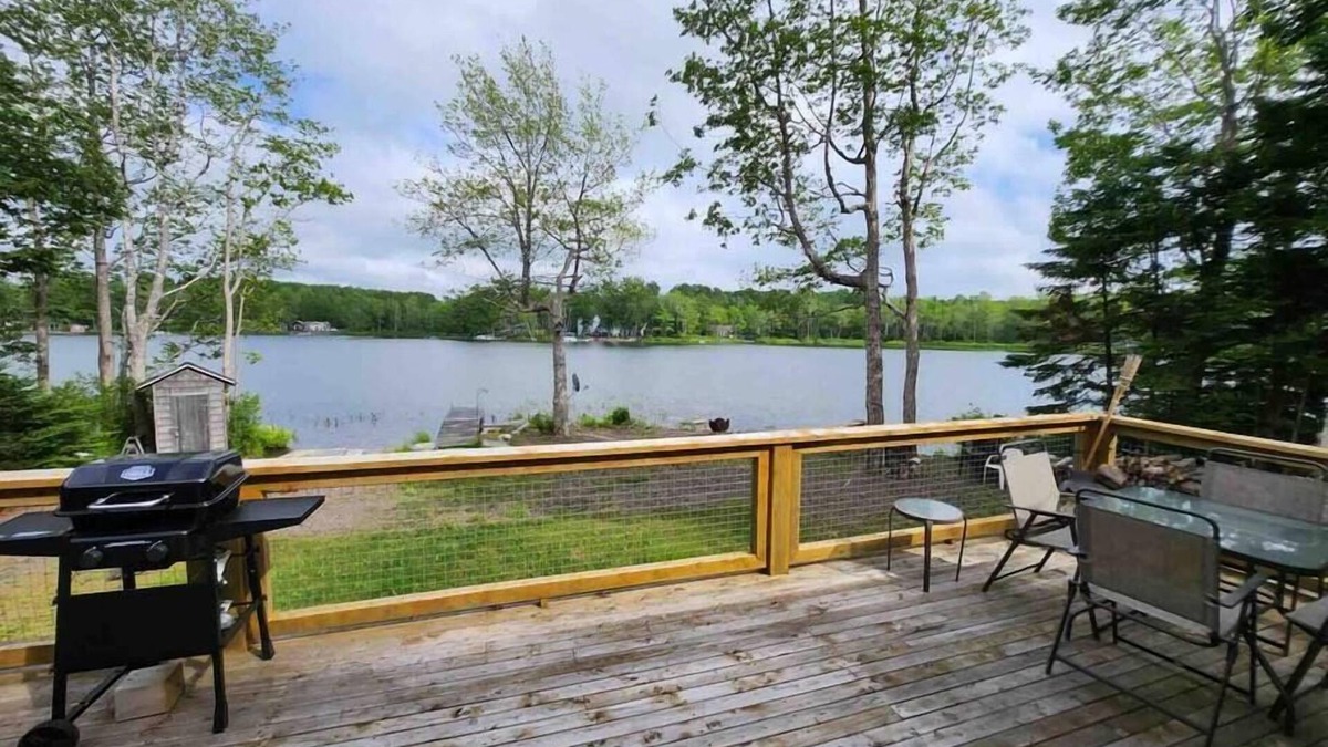Kings County House | CAIA Lakeside Retreat- Sunken Lake, NS