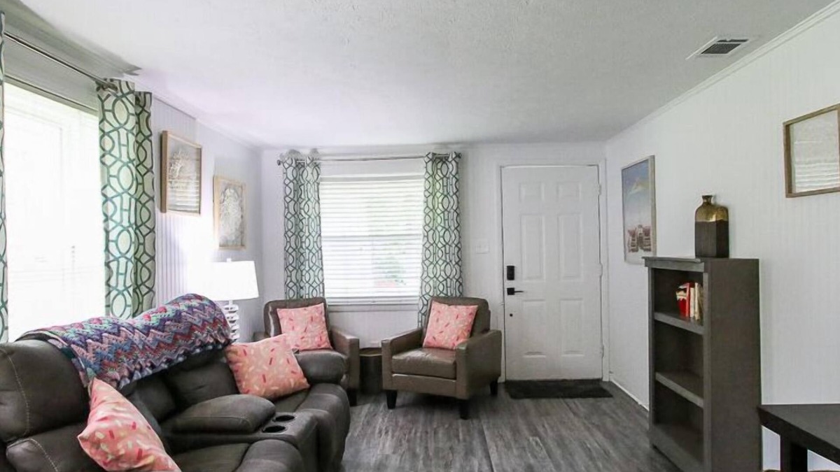 Pooler House | Cake Bungalow – Cozy Pet-Friendly Getaway Near I-95