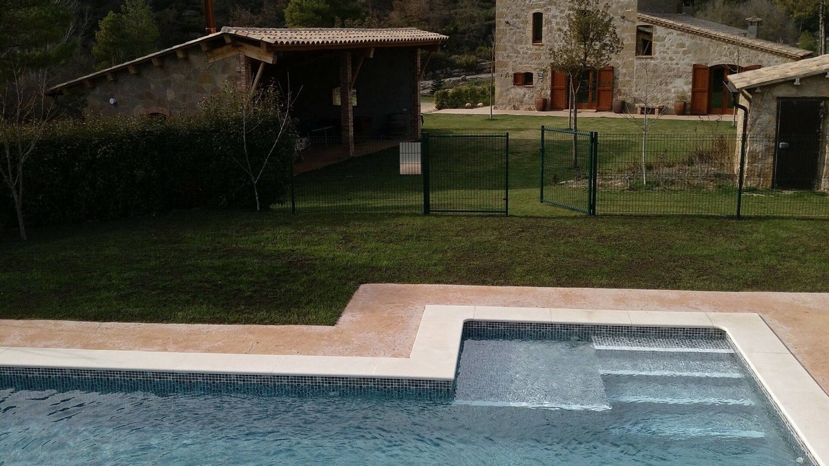 Viver i Serrateix Cottage | Cal Rebotit Self catering for 10/14 people