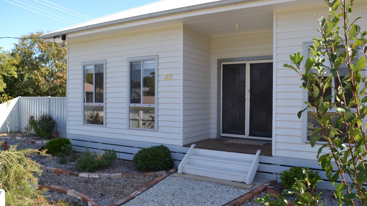 Tocumwal House | Calaway Home - Golf & Bowls Club at your door step.