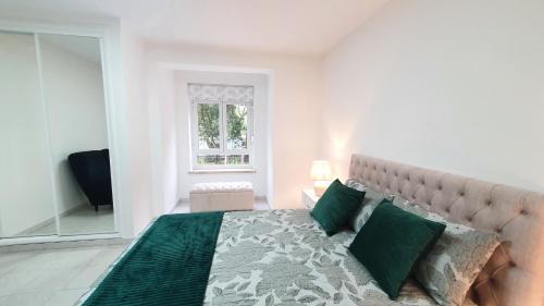 Nossa Senhora do Populo Apartment | Caldas da Rainha's Green & White