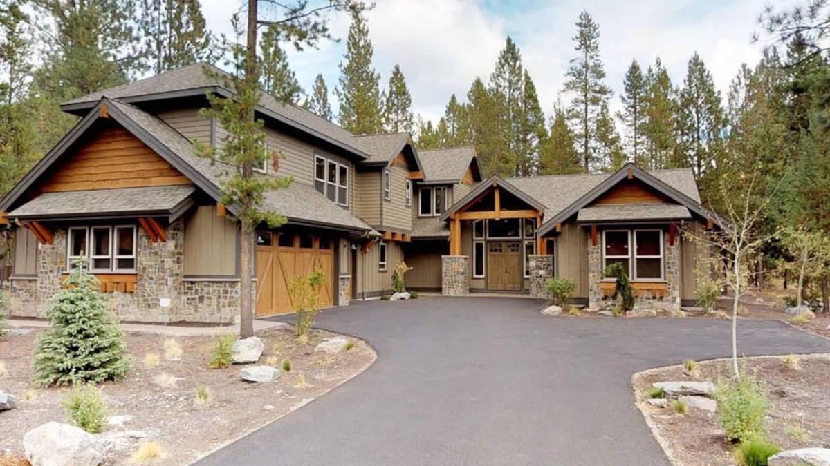Sunriver House | Caldera Springs Escape with Hot Tub, BBQ & Game Room