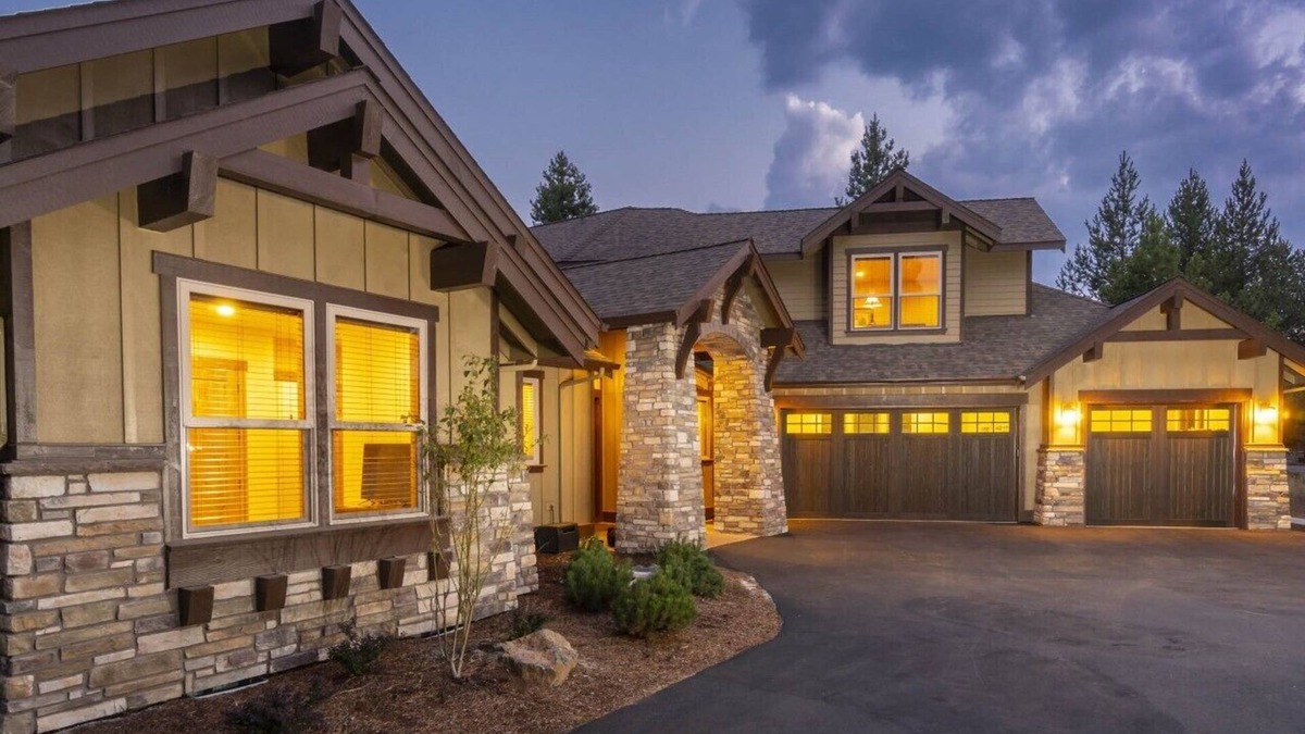 Sunriver House | Caldera Springs Getaway with Hot Tub, BBQ & Game Room