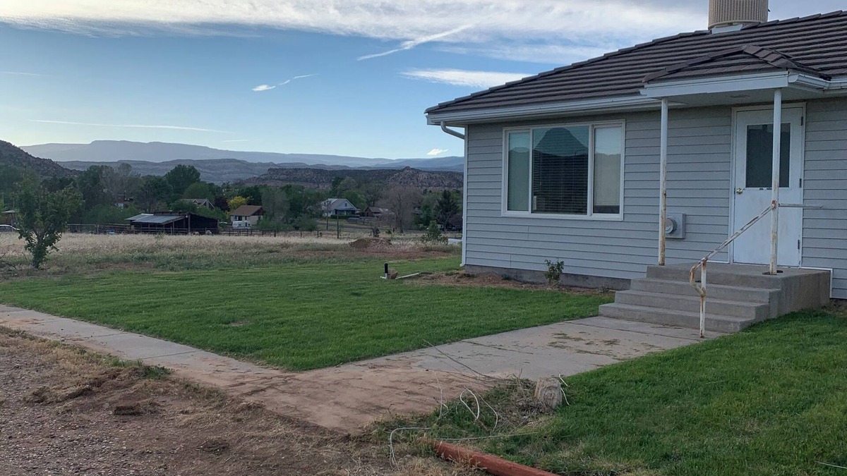 Escalante Apartment | Calf Creek Cottage-Cozy home with amazing views!