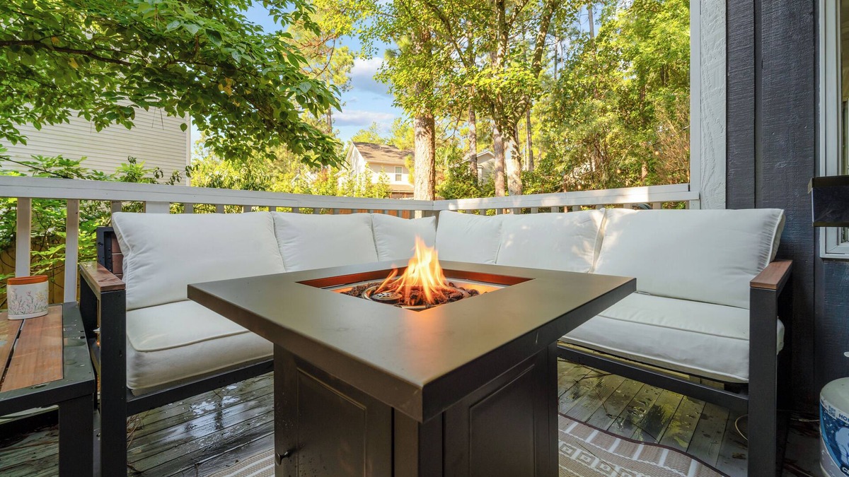 Pinehurst House | Calhoun Clubhouse 3BR/2BA Home Sleeps 8 Fire pit 🔥 Near #6 & Longleaf ⛳
