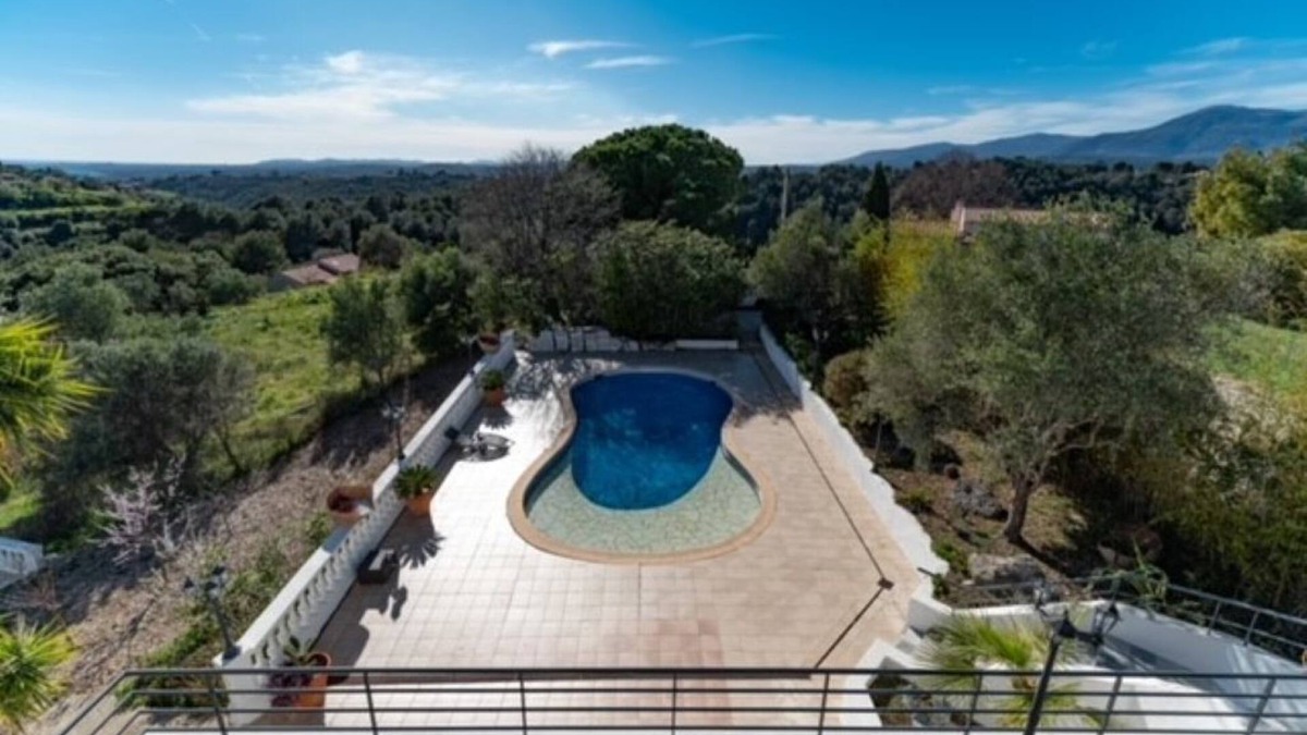 Montaleigne Villa | Californian villa with large pool, 15 minutes from the beach