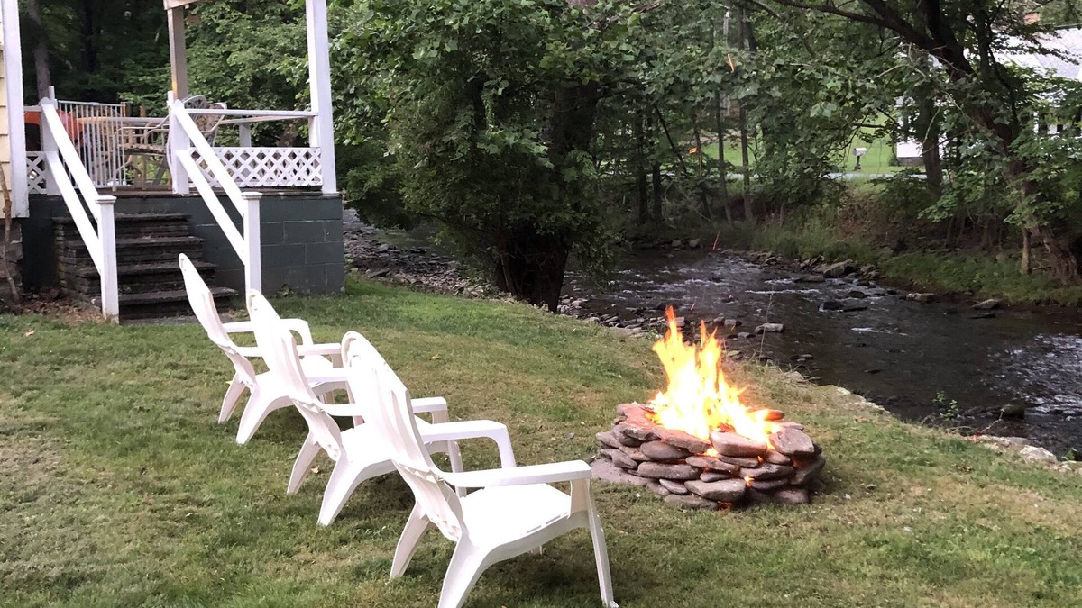 Hortonville House | Callicoon Creekside Farmhouse