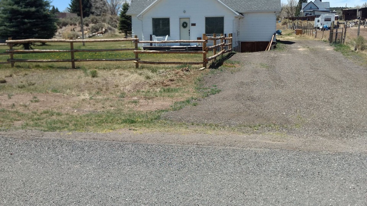 Hatch Cottage | Callie's Cottage- Cottage stay between Bryce and Zion