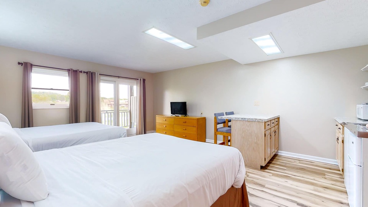 Baneberry Apartment | Calm, dog-friendly studio with patio, gym, game room & picnic area - near lake