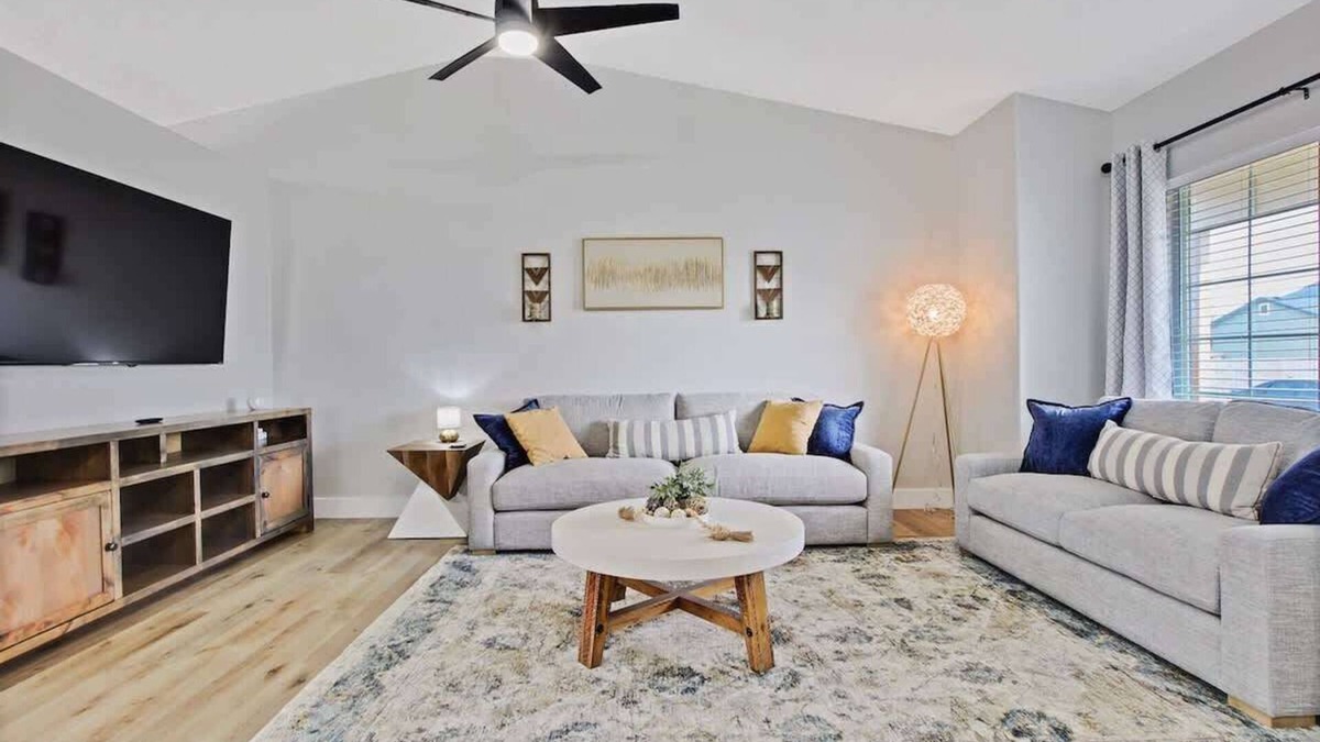 Nampa House | Calming 3 bedroom home with designer details in Na