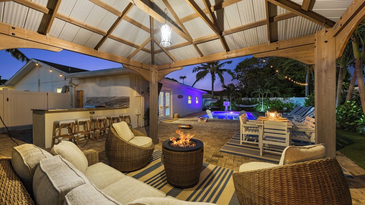 Golfview Harbor House | Caloosa Cabana: Heated Pool, Game Room, Putting Green, Fully Rennovated