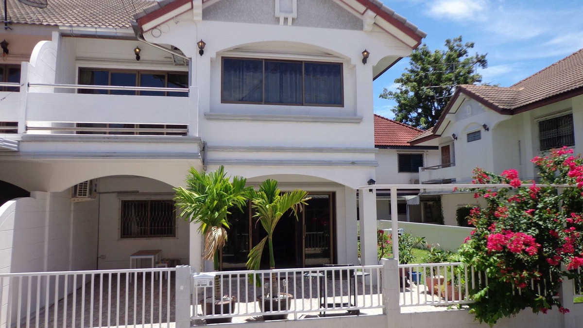Saen Suk Villa | Calv-Inn 3 189m2 4 bedroom 2 wc big livingroom and ktichen