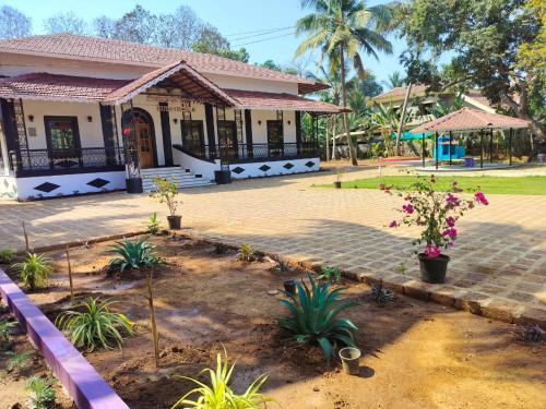 Chandor Bed & Breakfast | Calwon's Bayith