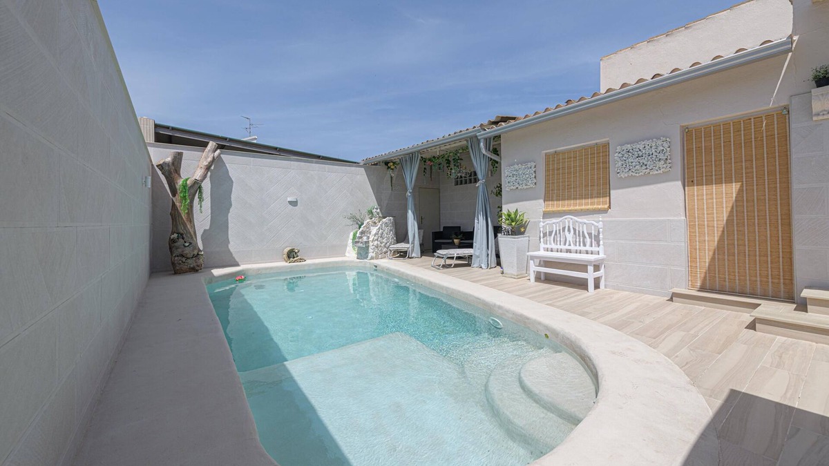 Sierra de Yeguas House | CALYMAR - Lovely holiday home with private pool and free WiFi.