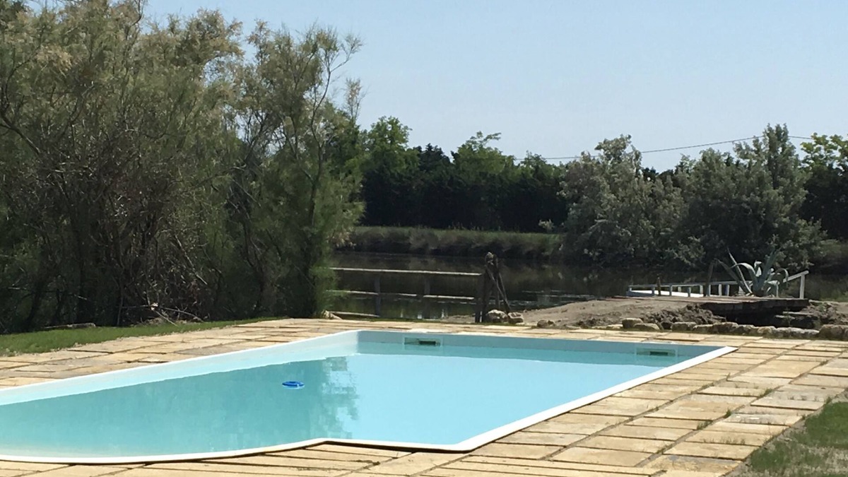 Saint-Laurent-d'Aigouze House | Camargue by the water