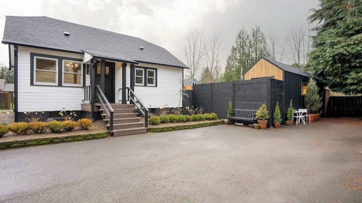 Carver House | Camas Lakehouse with Tiny Home