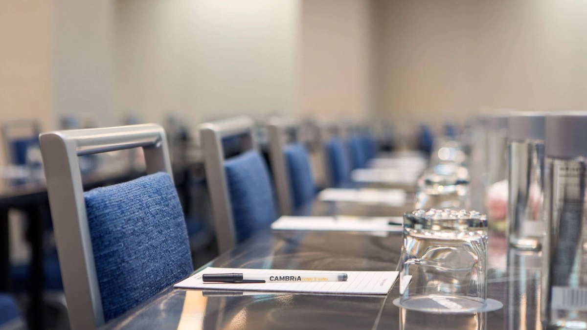 Plymouth Hotel | Cambria Hotel & Suites Plymouth