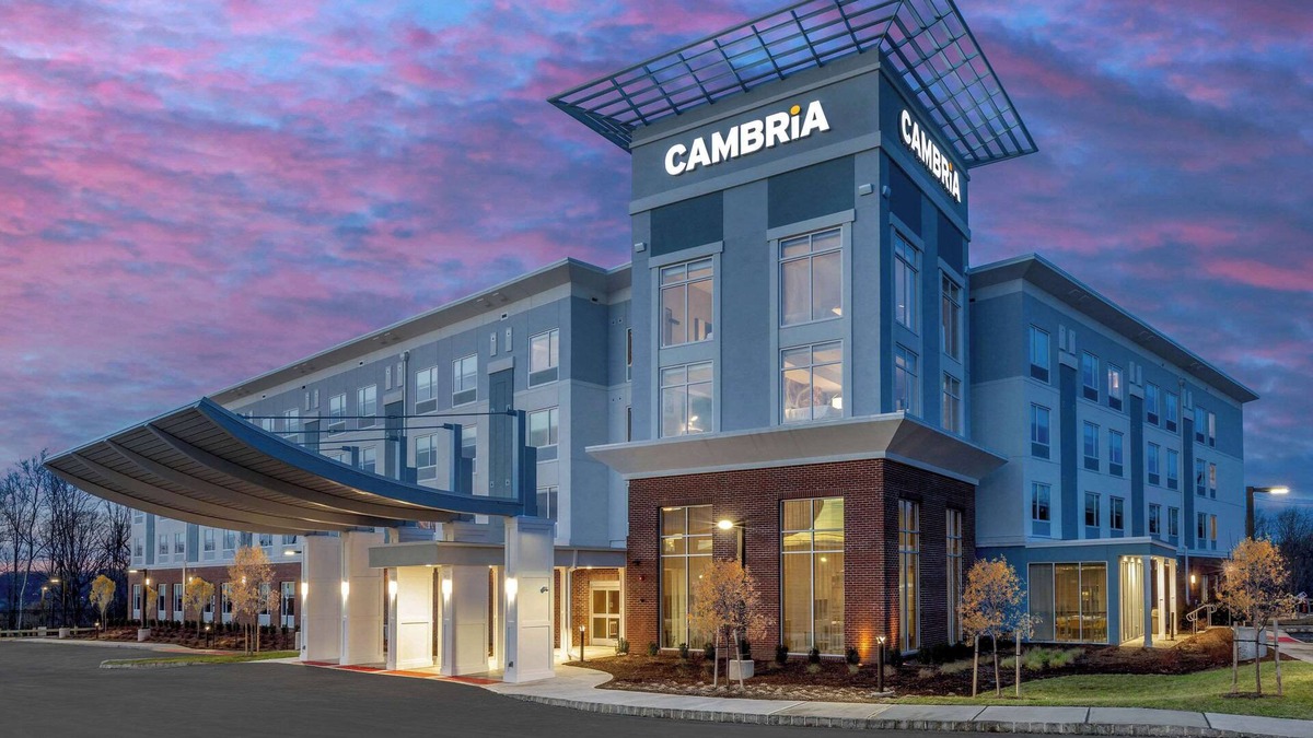 West Orange Hotel | Cambria Hotel West Orange