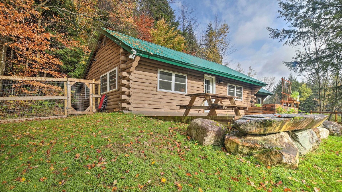 Jeffersonville Cabin | Cambridge Cabin < 2 Mi to Smugglers' Notch!