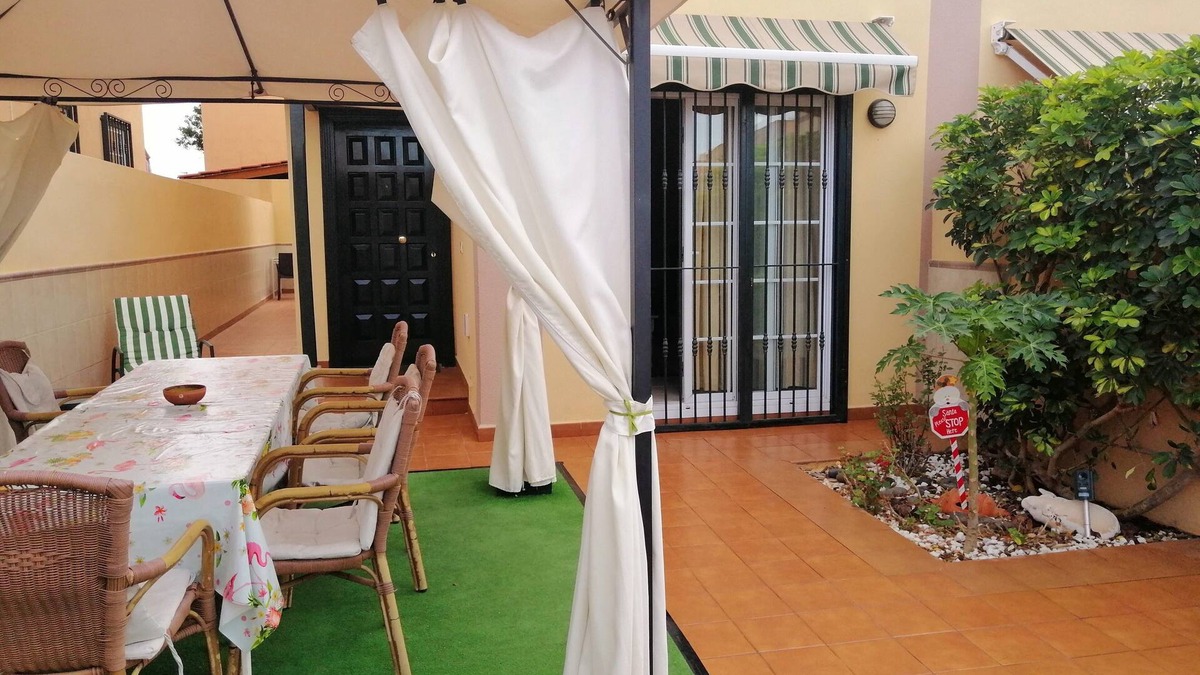 Las Galletas House | Camelot is a comfortable and quiet modern townhouse in Canaria traditional style