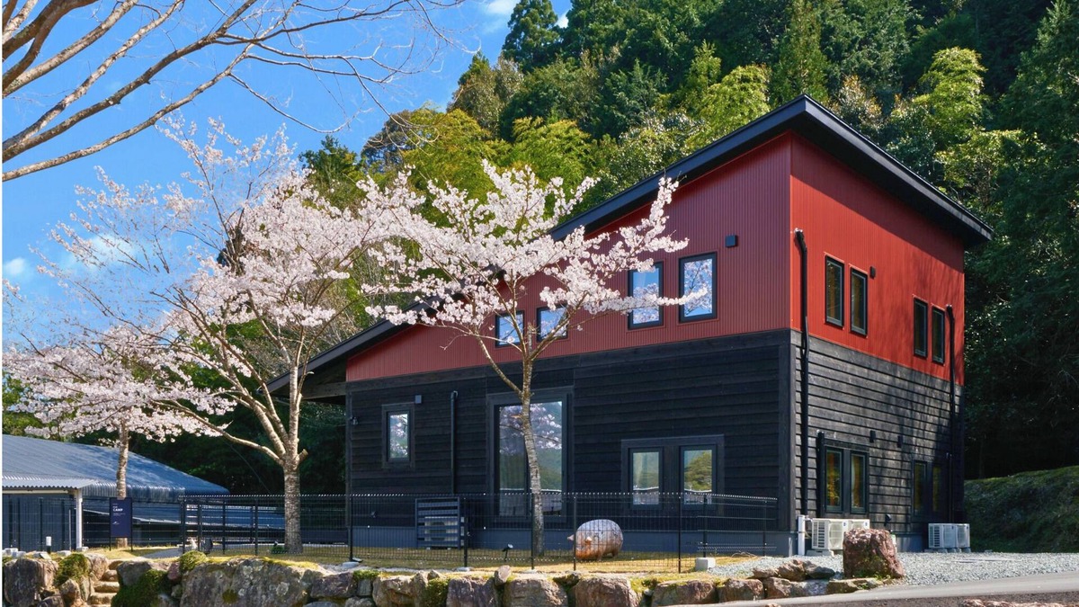 Watarai House | CAMP 2SLDK with wooden deck and sauna for up to/Watarai-gun Mie