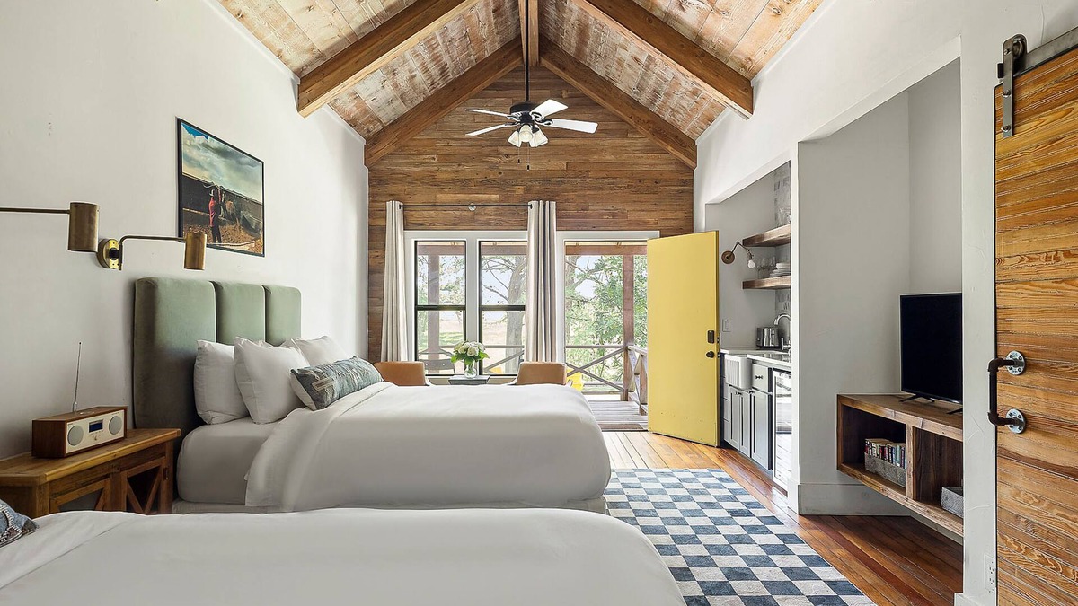 Comfort Bed & Breakfast | Camp Comfort