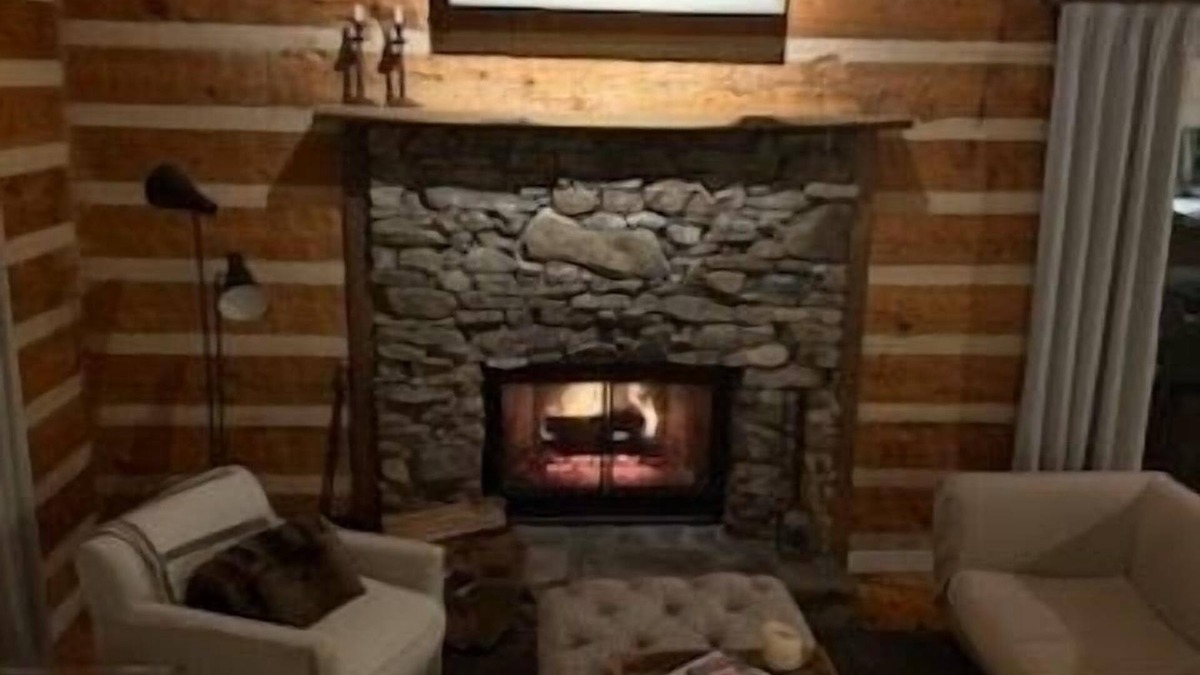 Clifftops House | Camp McGu: Lakefront, 3 Fireplaces + Firepit, Pizza Oven, Gorgeous Setting