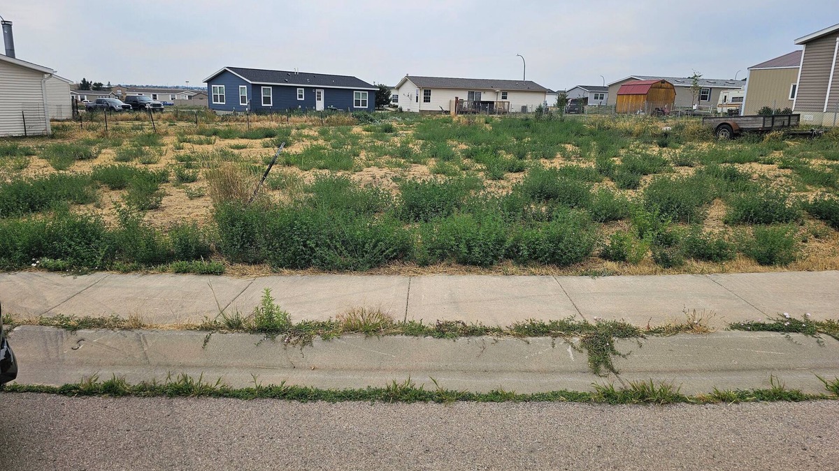 Gillette RV Rental | Camp on city lots in Gillette across the street from the Camplex.