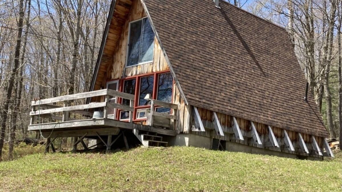 Plymouth Cabin | Camp steps from Lake Ninevah