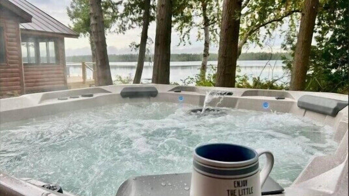Presque Isle Cabin | Camp Windy Dock: Brand New Hot Tub!