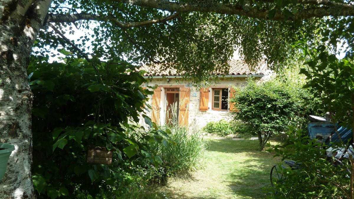 Sainte-Catherine House | Campagne Auvergnate Gite Fournial 5personnes Animaux en Liberte Calme