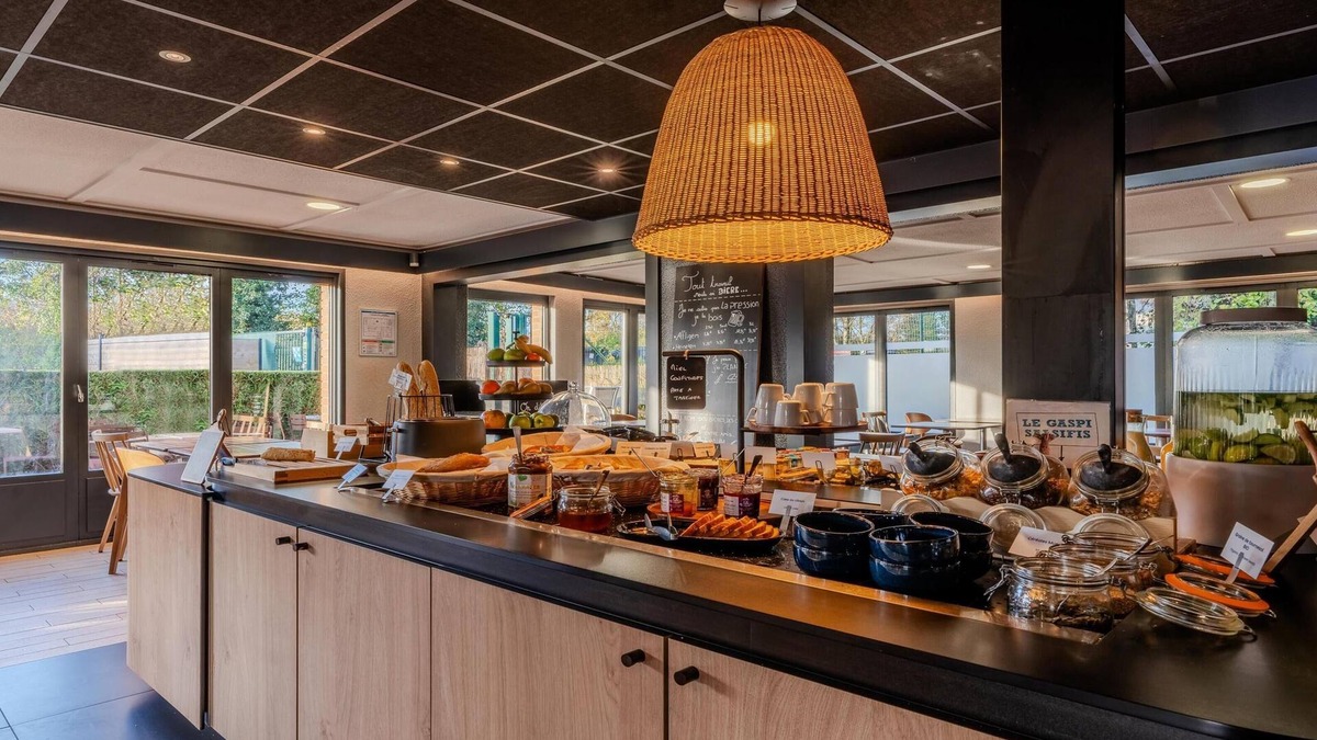 La Demi - Lune Hotel | Campanile PRIME - Lyon Ouest Tassin