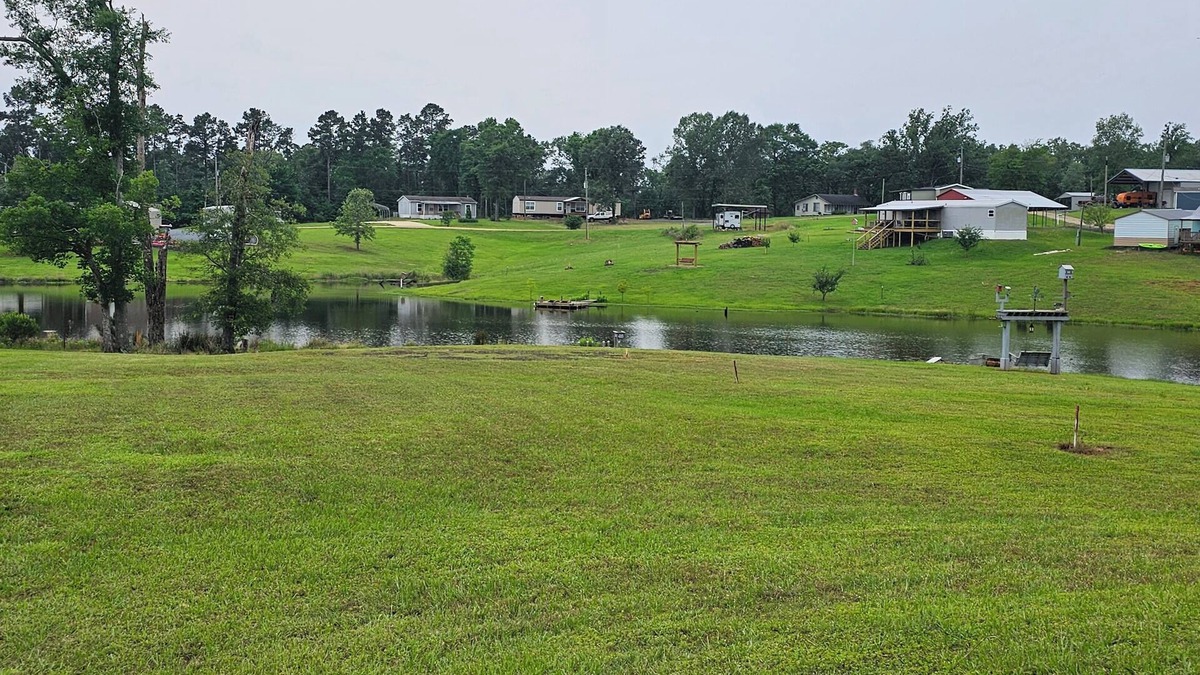 Negreet House | Camper with Private Pond