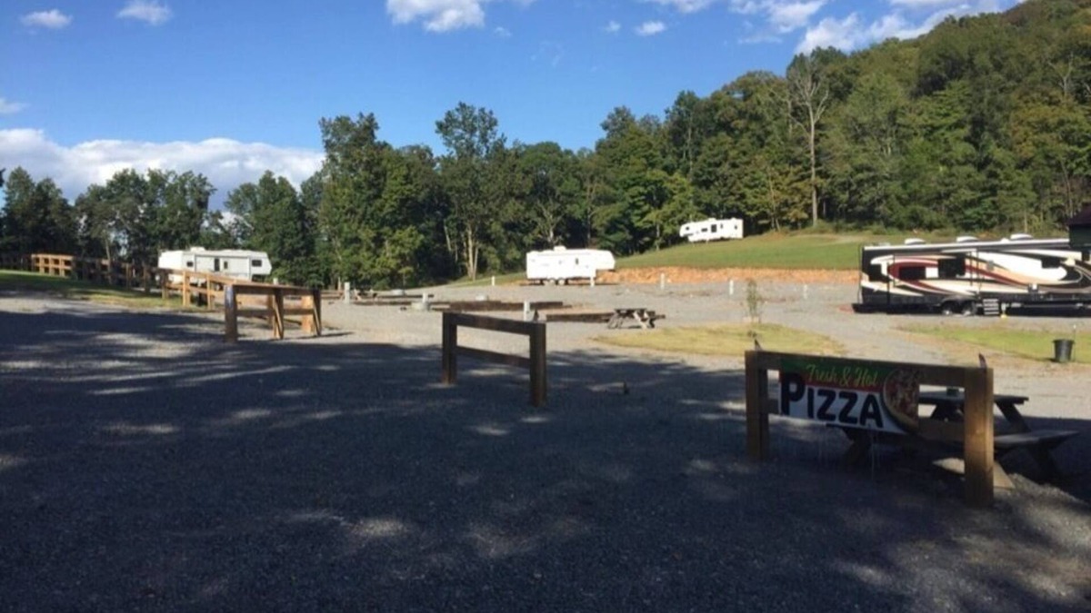 Hilham RV Rental | Campers Travelers Nurses.