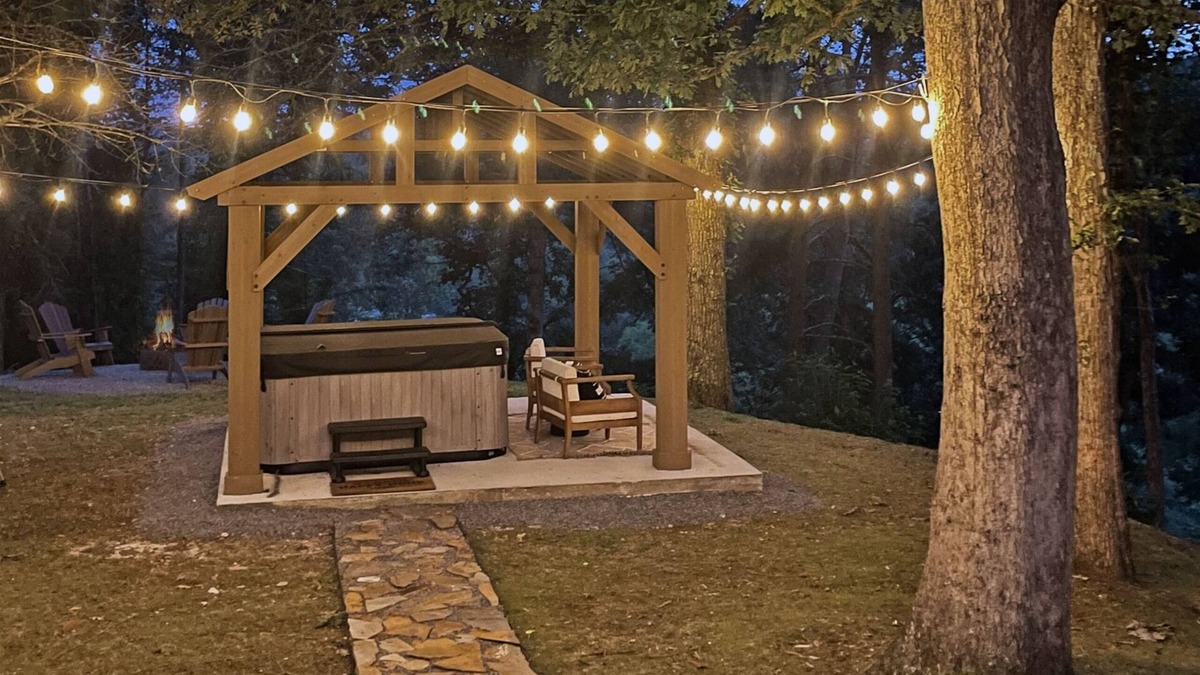 Williamstown Cabin | Campfire Creek Cottage | Toccoa River Access Cottage-Hot Tub-Wifi