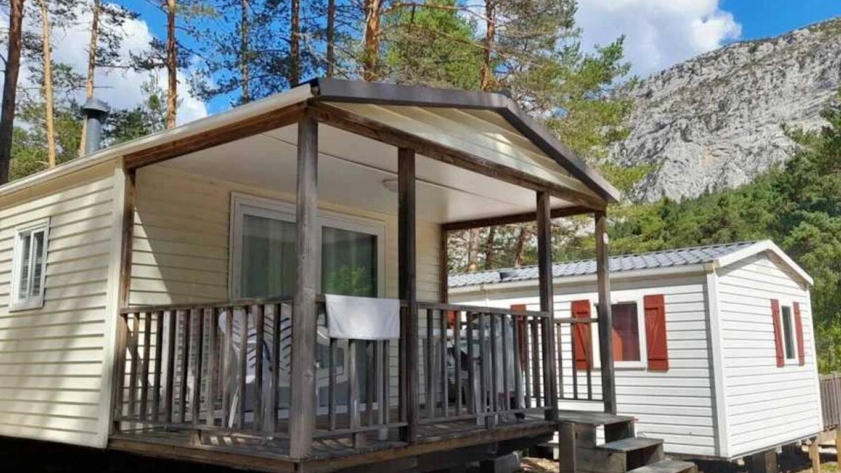 Saint-Auban House | Camping 2 étoiles - Piscine - ccbaehh