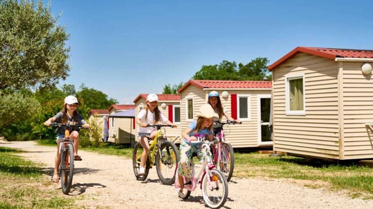 Malemort-du-Comtat House | Camping 3 étoiles - Piscine - efaeh0