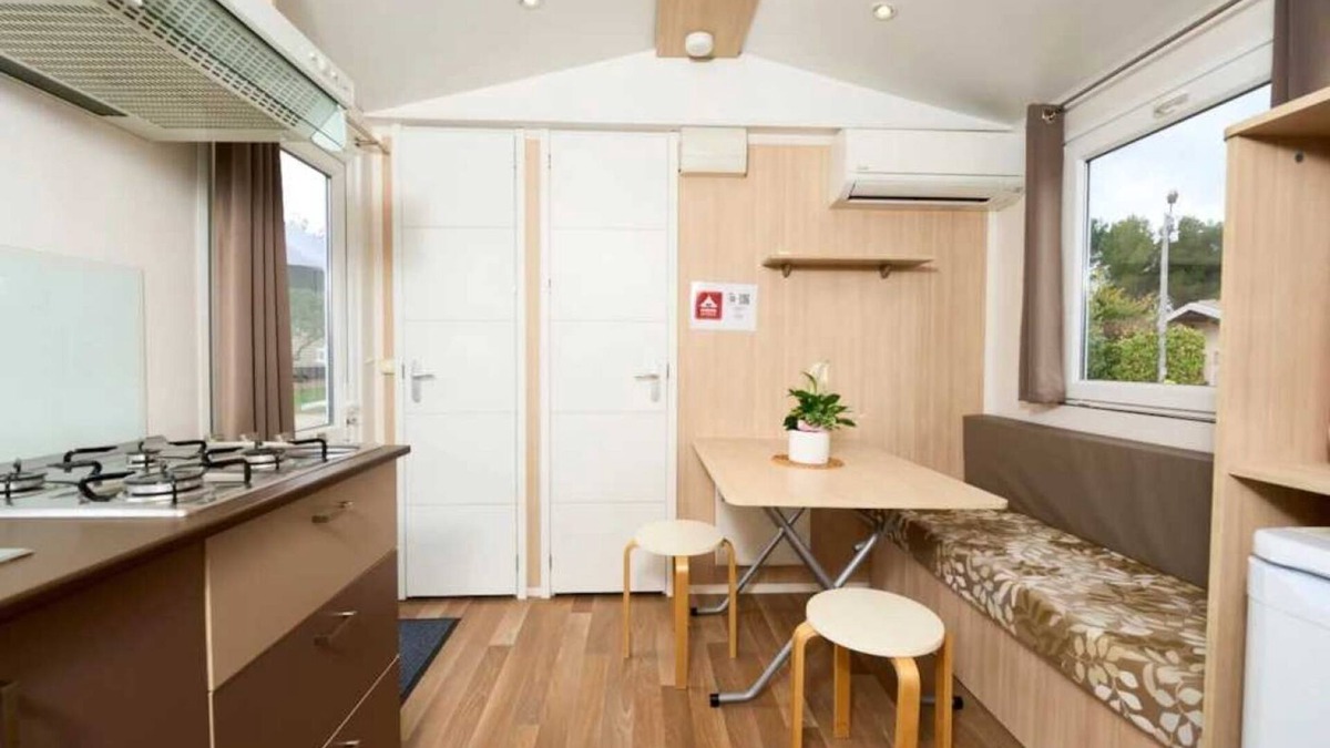 Malemort-du-Comtat House | Camping 3 étoiles - Piscine - efaeha