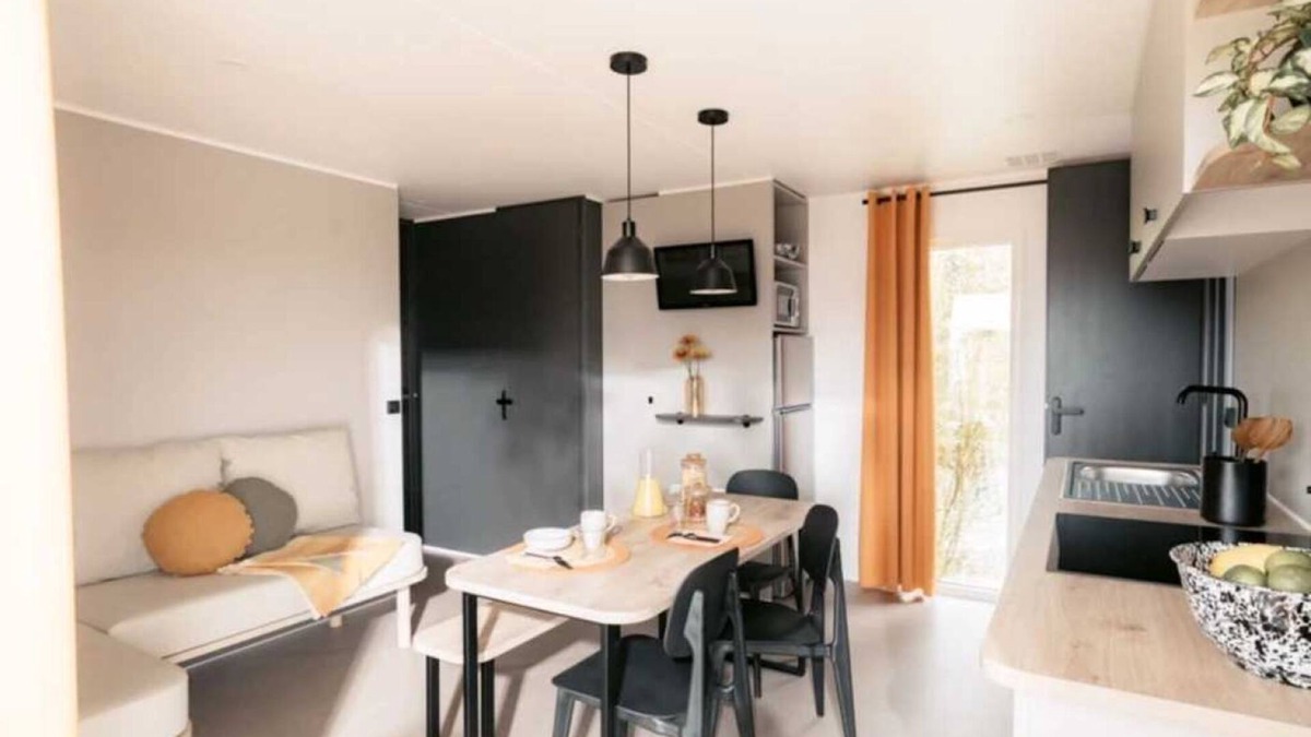 Aigueblanche House | Camping 3 étoiles - Piscine - ccbbhed