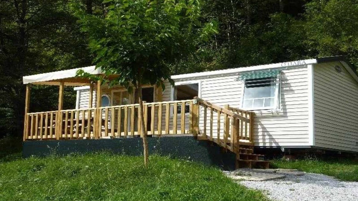 Louvie Juzon House | Camping 3 étoiles - Piscine - ccbaddg