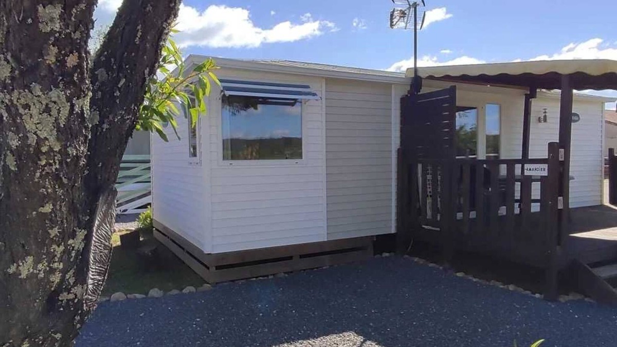 Massillargues-Attuech House | Camping 3 étoiles - Piscine - eebic0