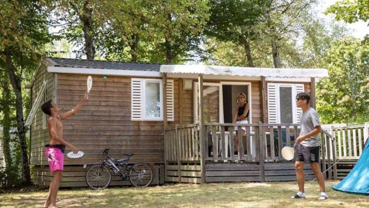 Saint-Pardoux House | Camping 4 étoiles - Piscine - eeiifi