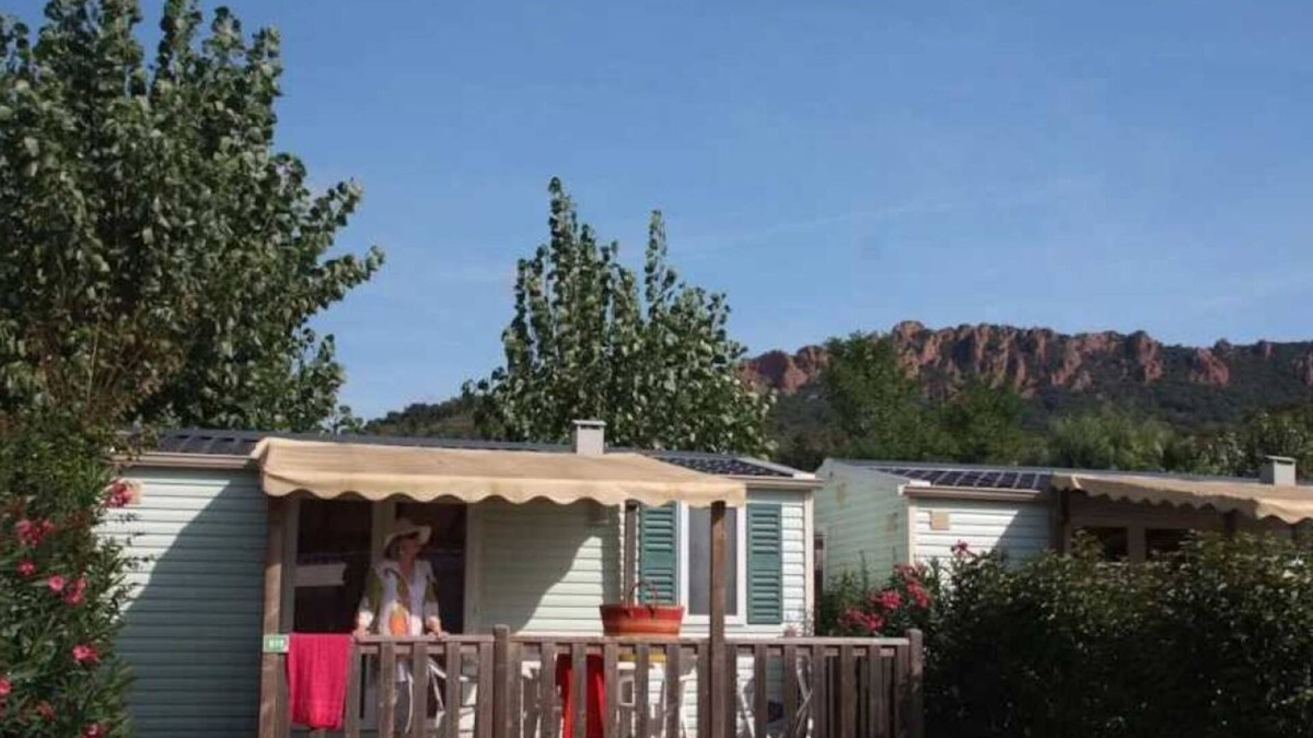 Le Muy House | Camping 5 étoiles - Parc aquatique - eebafc
