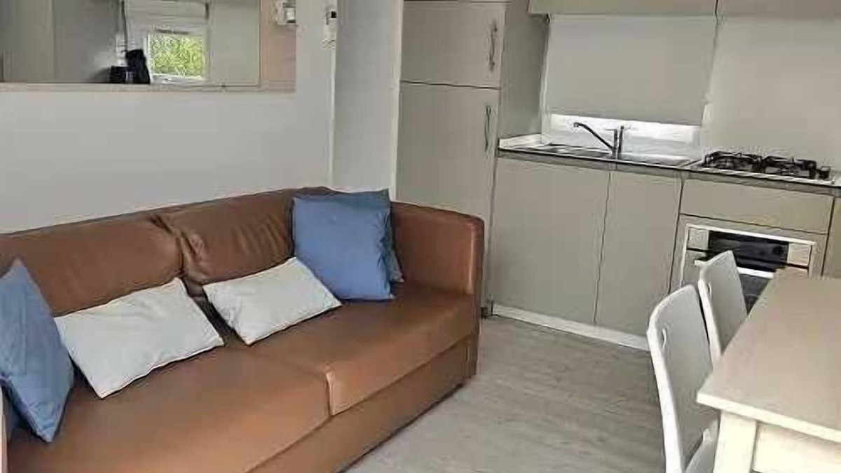 Charlieu House | Camping - ccbbcab - Two Bedroom Apartment, Sleeps 6